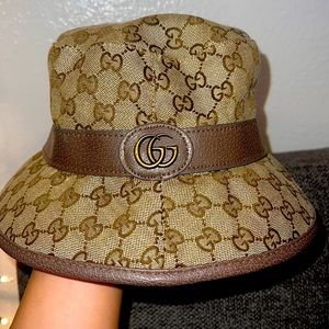 Very cool GUCCI bucket hat.